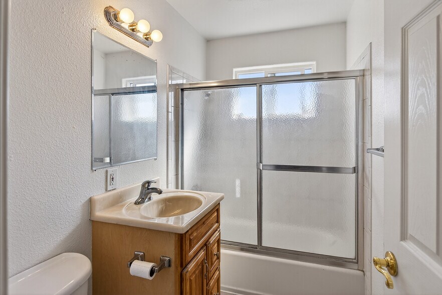 More Photos Of 928-930 Ravenscourt Ave, Campbell Apartments For Sale