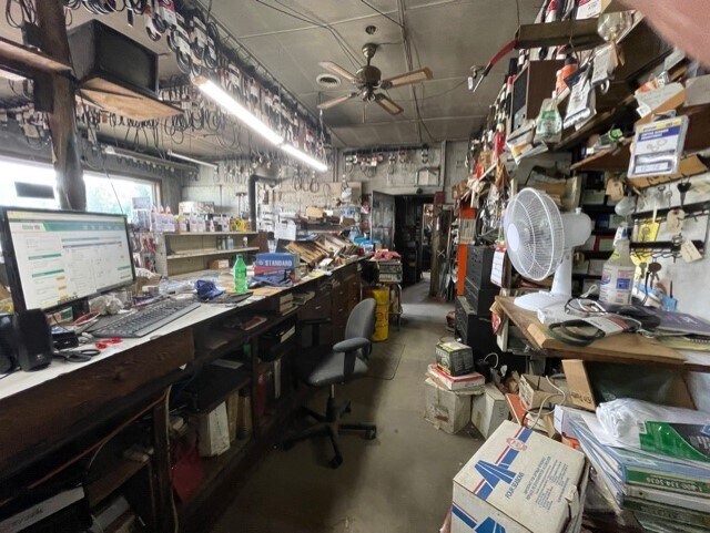 More Photos Of 1510 Pioneer Rd, Henry Auto Repair For Sale