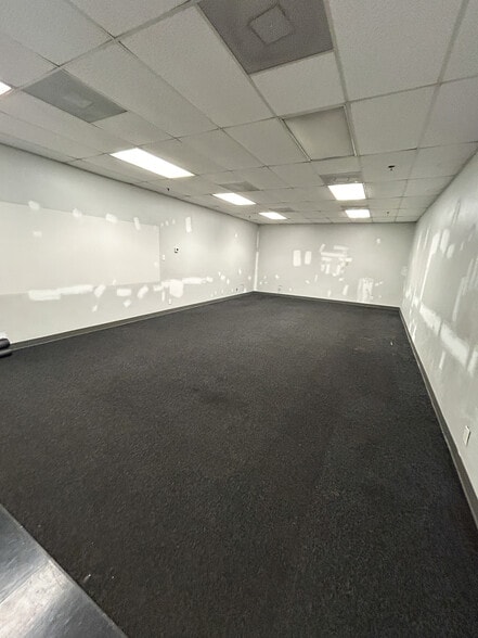 More Photos Of 840 Lakeside Dr, Mobile Warehouse For Lease