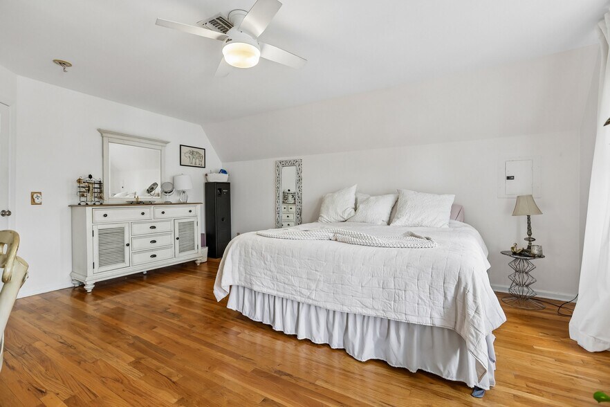 More Photos Of 622 Main St, Avon By The Sea Storefront Retail Residential For Sale