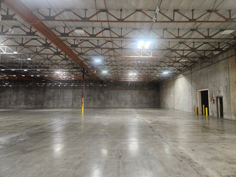 More Photos Of 6333 Ensworth St, Las Vegas Warehouse For Lease
