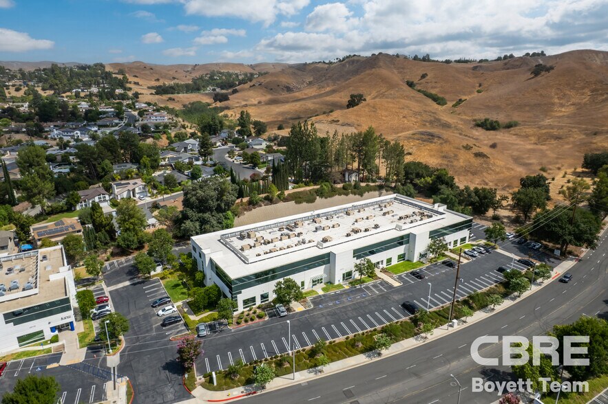 More Photos Of 26025 Mureau Rd, Calabasas Office For Sale