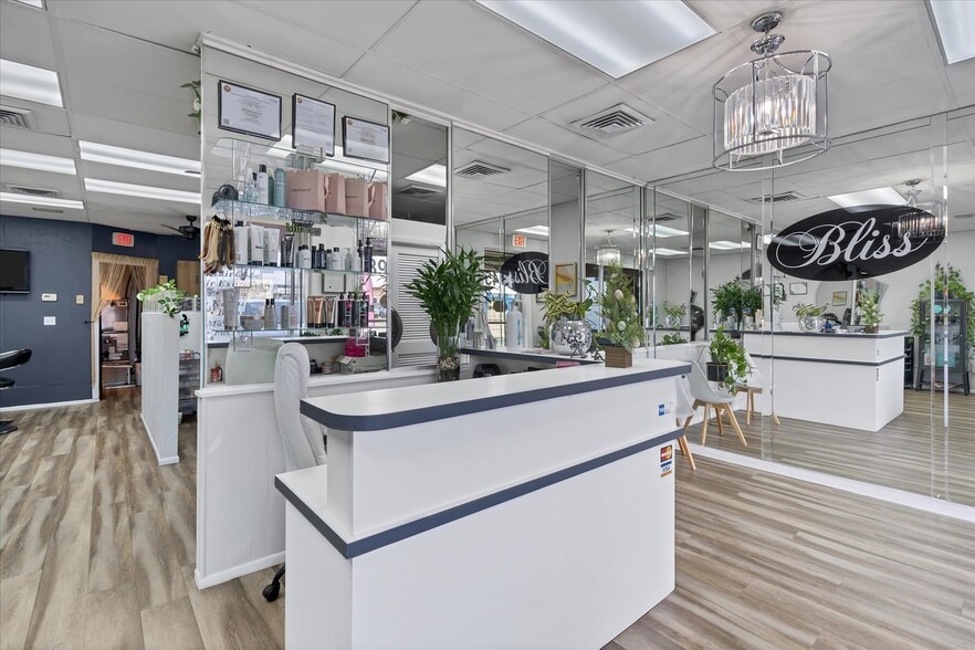 More Photos Of 3937-3957 Broadway Ave, Fort Myers Storefront Retail Residential For Sale