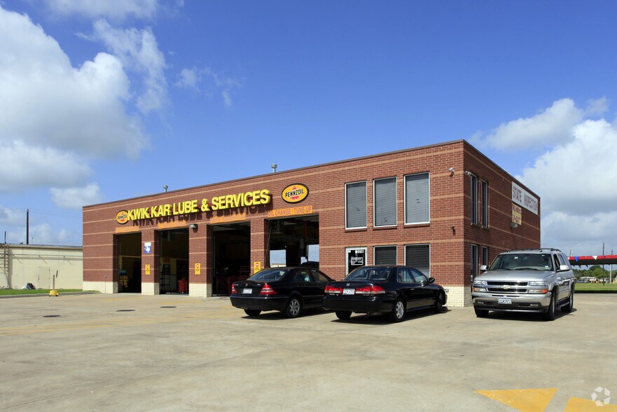 Primary Photo Of 12250 S Gessner Dr, Houston Auto Repair For Sale