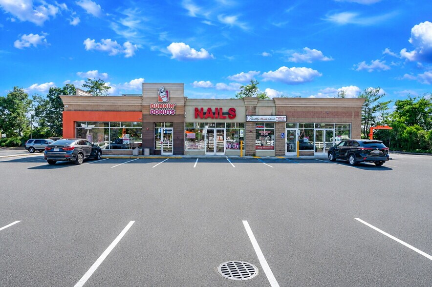 Primary Photo Of 1966 Veterans Memorial Hwy, Islandia Storefront For Lease