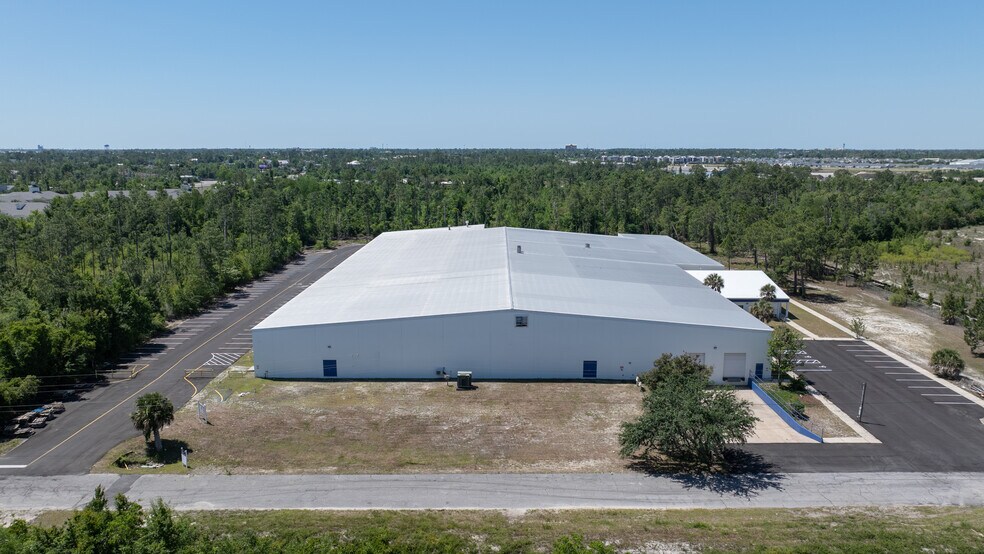 More Photos Of 909 W 39th St, Panama City Manufacturing For Lease