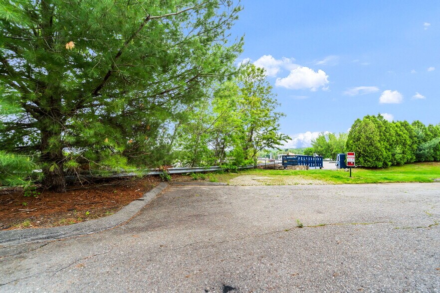 More Photos Of 35 Mill Street Central, Marlborough Warehouse For Lease