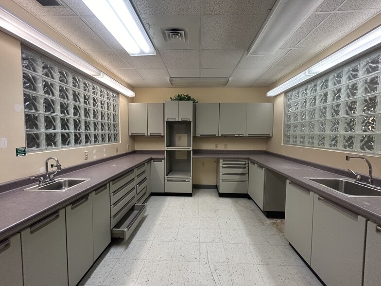 More Photos Of 11907 Montgomery Rd, Cincinnati Medical For Lease