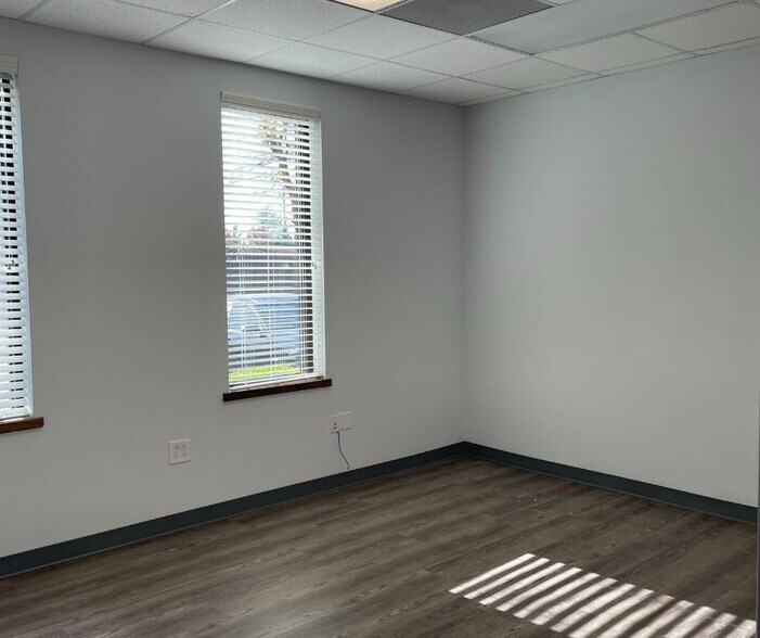 More Photos Of 1015 Nine North Dr, Alpharetta Light Distribution For Lease