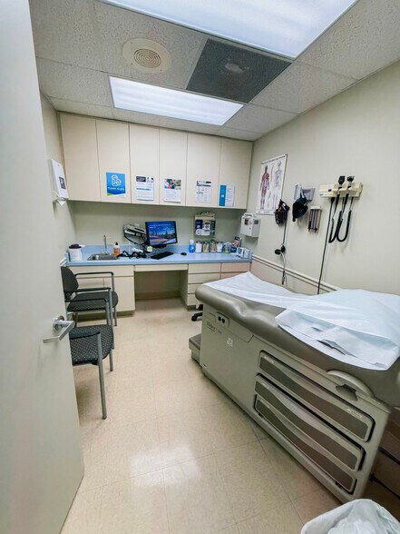 More Photos Of 7550 N Dale Mabry Hwy, Tampa Medical For Sale