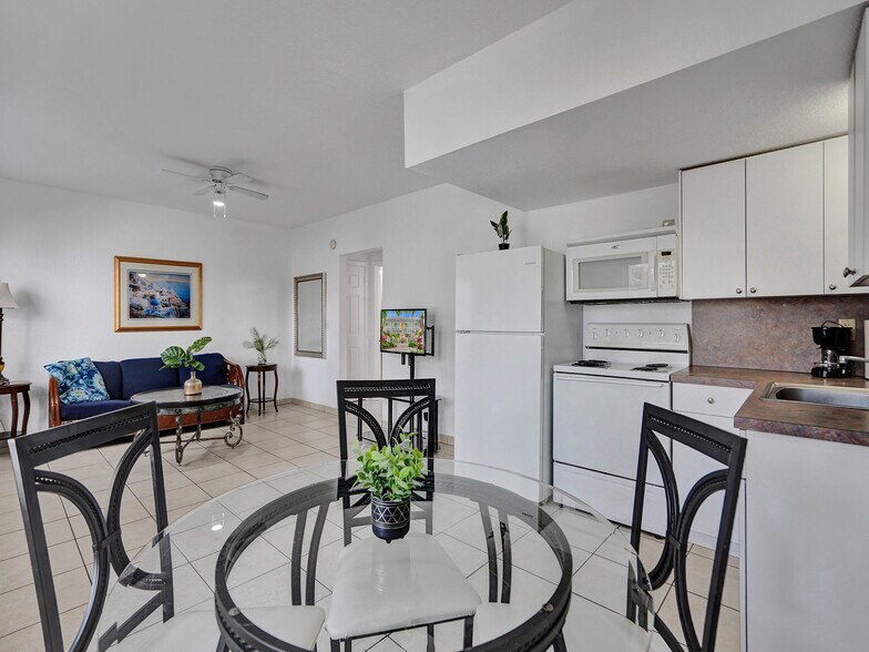 More Photos Of 326 Coolidge St, Hollywood Hotel For Sale