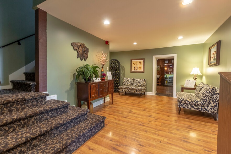 More Photos Of 898 Allentown Rd, Telford Restaurant For Sale