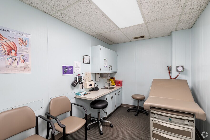 More Photos Of 70 Heminway Park Rd, Watertown Medical For Lease