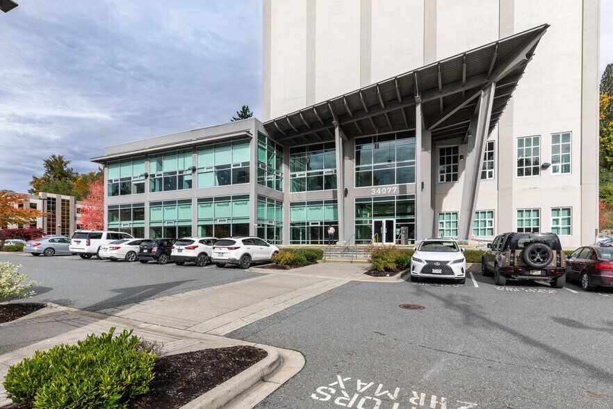 More Photos Of 34077 Gladys Ave, Abbotsford Office For Lease