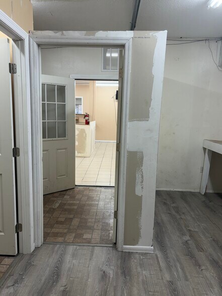 More Photos Of 9139 Park Blvd, Seminole Unknown For Lease