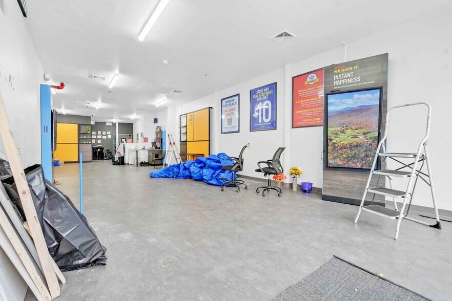 More Photos Of 5652 Myrtle Ave, Ridgewood Apartments For Lease