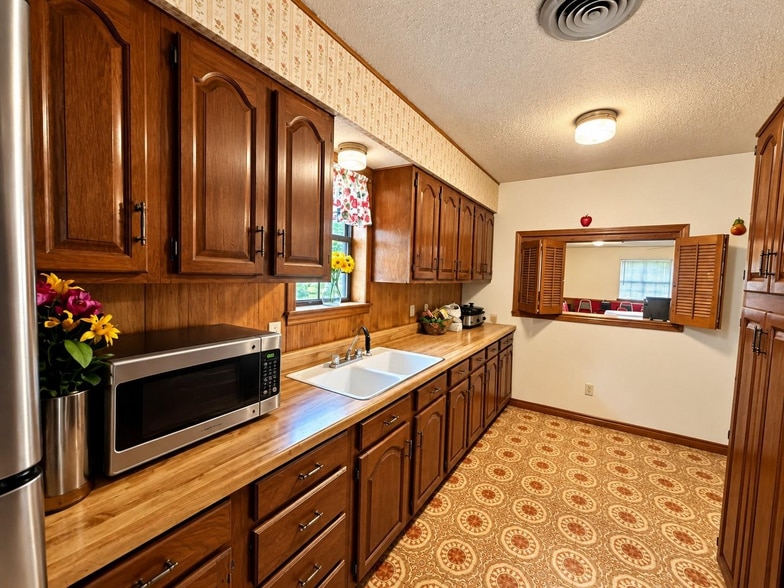 More Photos Of 21177 US Highway 80, Wills Point Religious Facility For Sale