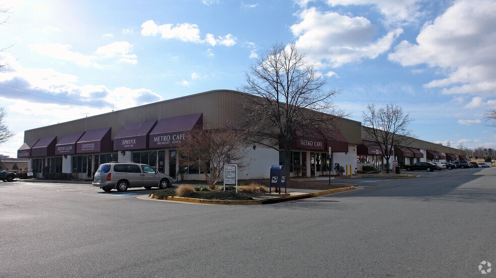 More Photos Of 287 Sunset Park Dr, Herndon Showroom For Lease