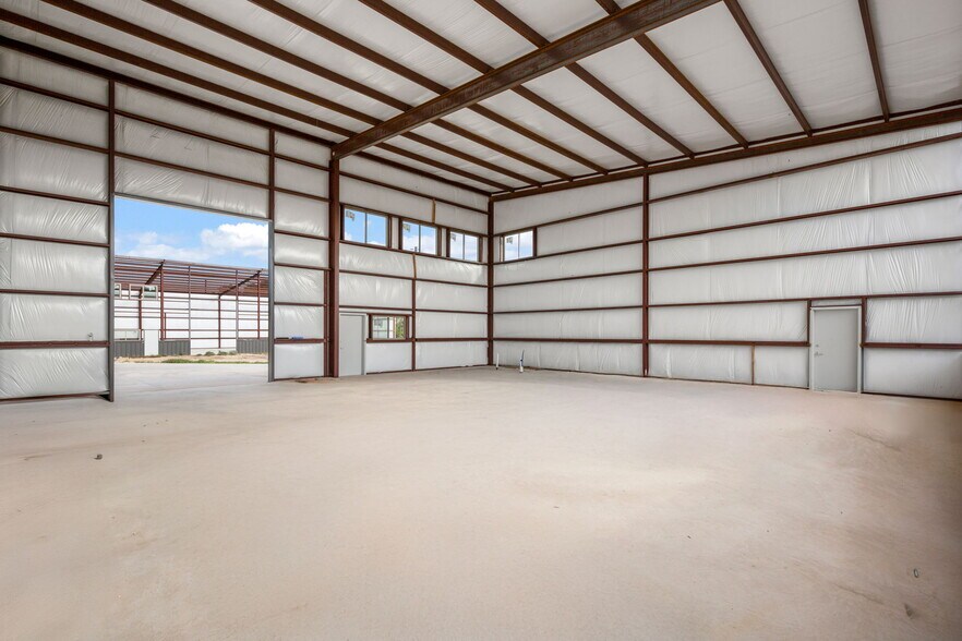 More Photos Of 10020 Darden Hill Rd, Austin Light Distribution For Lease