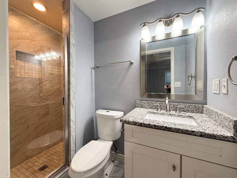 More Photos Of 211 Second St, Denton Flex For Sale