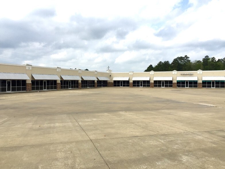More Photos Of 200-233 Renaissance St, Hallsville Storefront For Lease