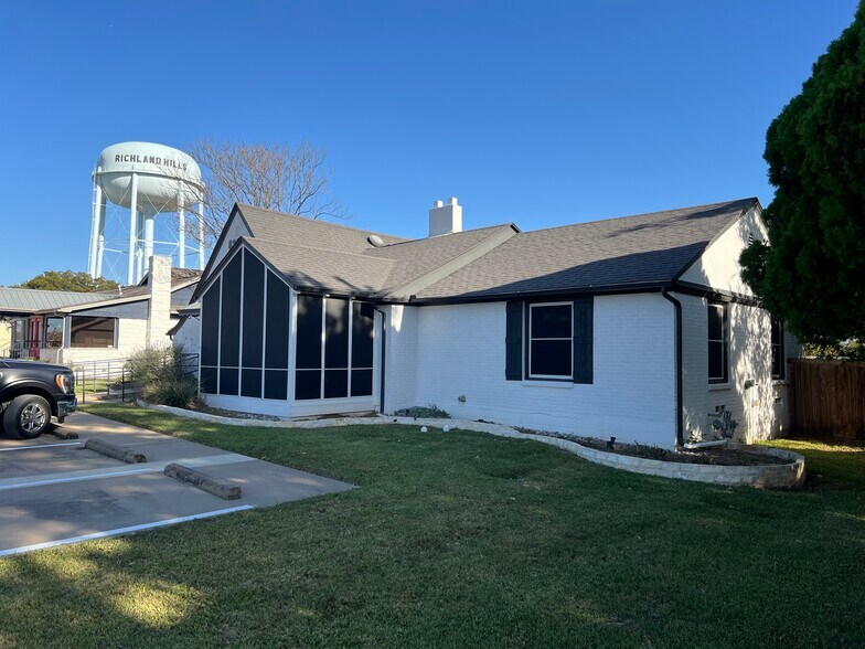More Photos Of 6856 Boulevard 26, Richland Hills Freestanding For Lease