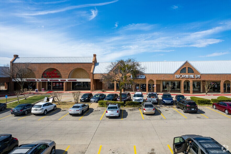 More Photos Of 5200-5288 S Hulen St, Fort Worth General Retail For Lease