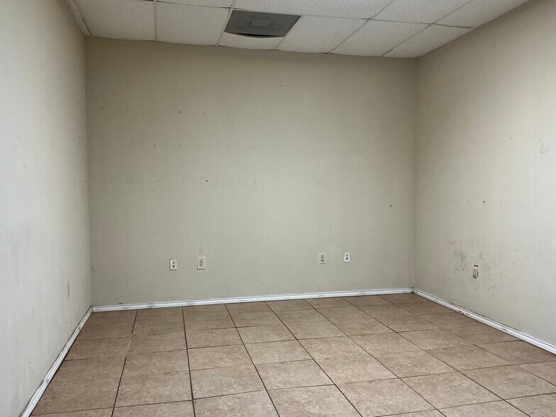More Photos Of 908 Cecilia St, Alice Warehouse For Lease
