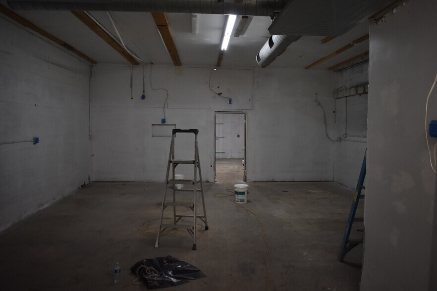 More Photos Of 5273-5275 E Washington Blvd, Commerce Warehouse For Lease