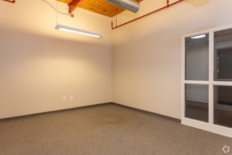 More Photos Of 532 Patterson Ave, Mooresville Unknown For Lease