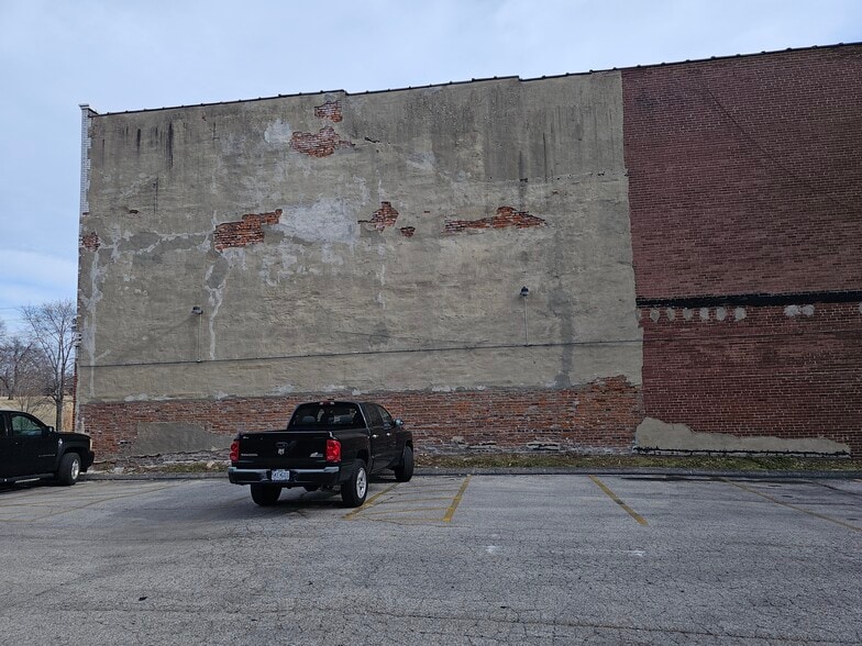 More Photos Of 2000-2014 Salisbury St, Saint Louis General Retail For Sale