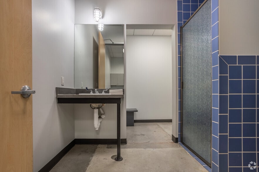 More Photos Of 10010 W Sam Houston Pky S, Houston Unknown For Lease