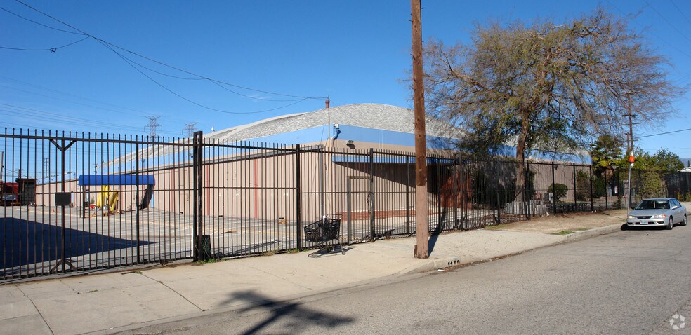 More Photos Of 7333 Radford Ave, North Hollywood Warehouse For Lease