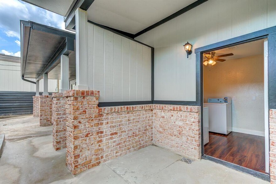 More Photos Of 2127-1 Maximilian St, Houston Apartments For Sale