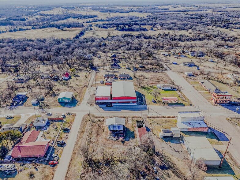 More Photos Of 103 N. Clarady, Wanette Industrial For Sale