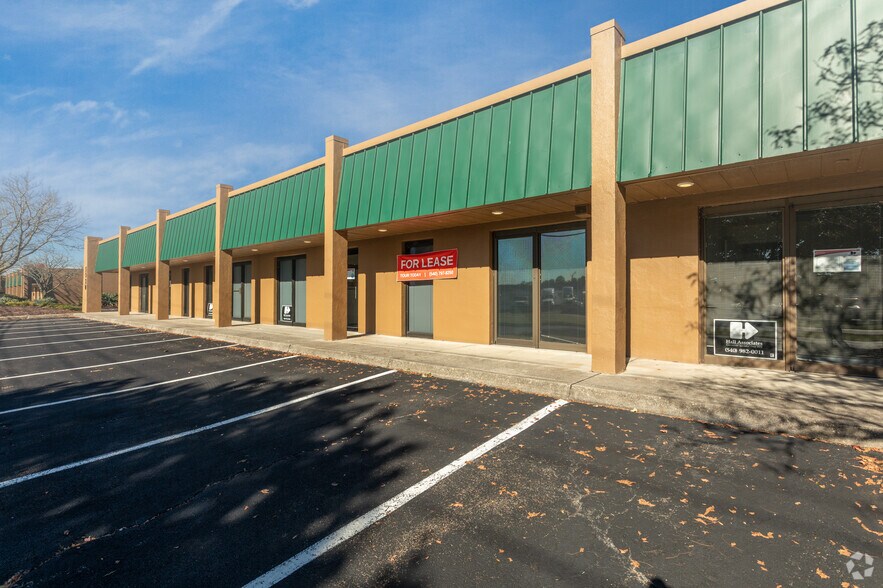 More Photos Of 5306-5346 Peters Creek Rd, Roanoke Showroom For Sale