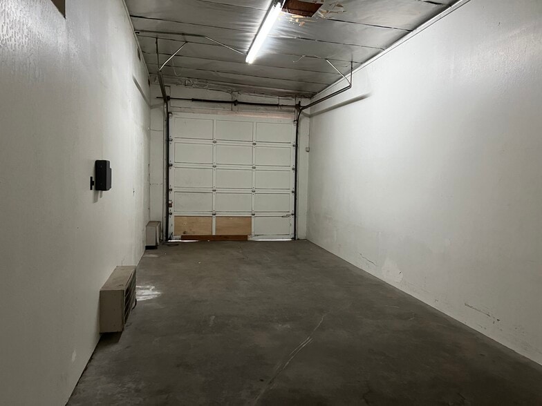 More Photos Of 1945 N Fine Ave, Fresno Flex For Lease