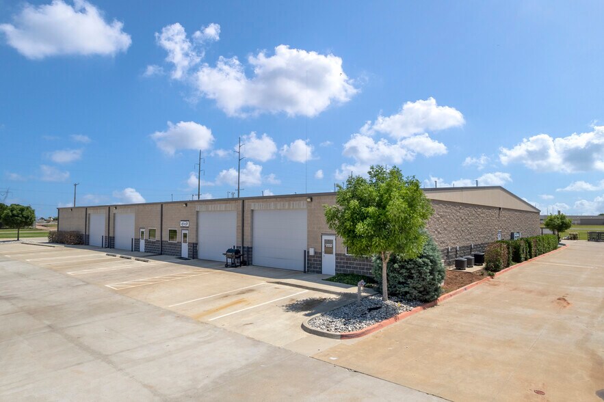 More Photos Of 7312 NW 164th St, Edmond Warehouse For Sale