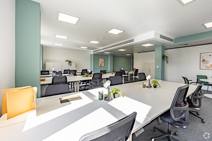 More Photos Of 92-98 Fountainbridge, Edinburgh Coworking Space