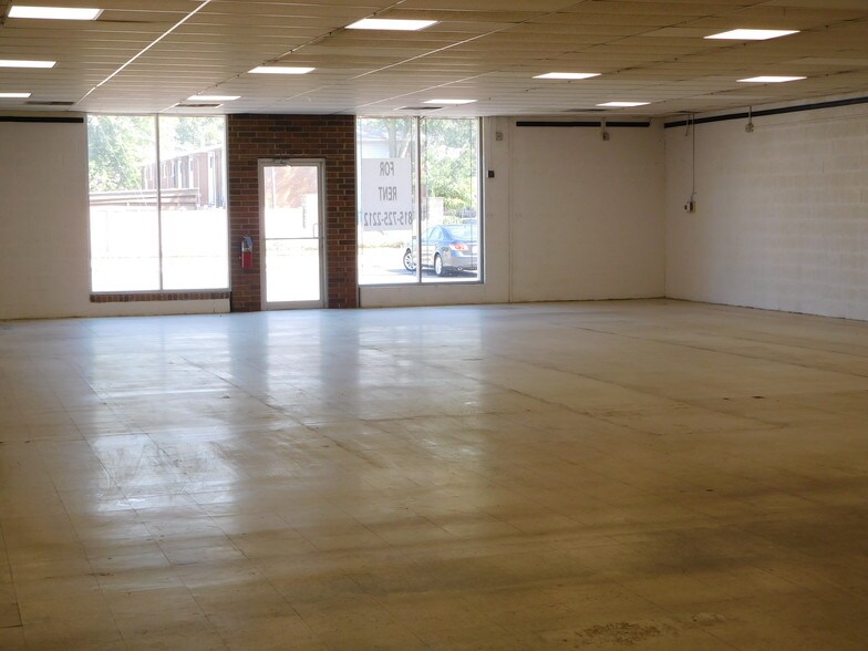 More Photos Of 2352 Glenwood Ave, Joliet Storefront Retail Office For Lease