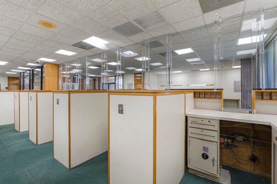 More Photos Of 1750 NE 8th St, Homestead Bank For Sale