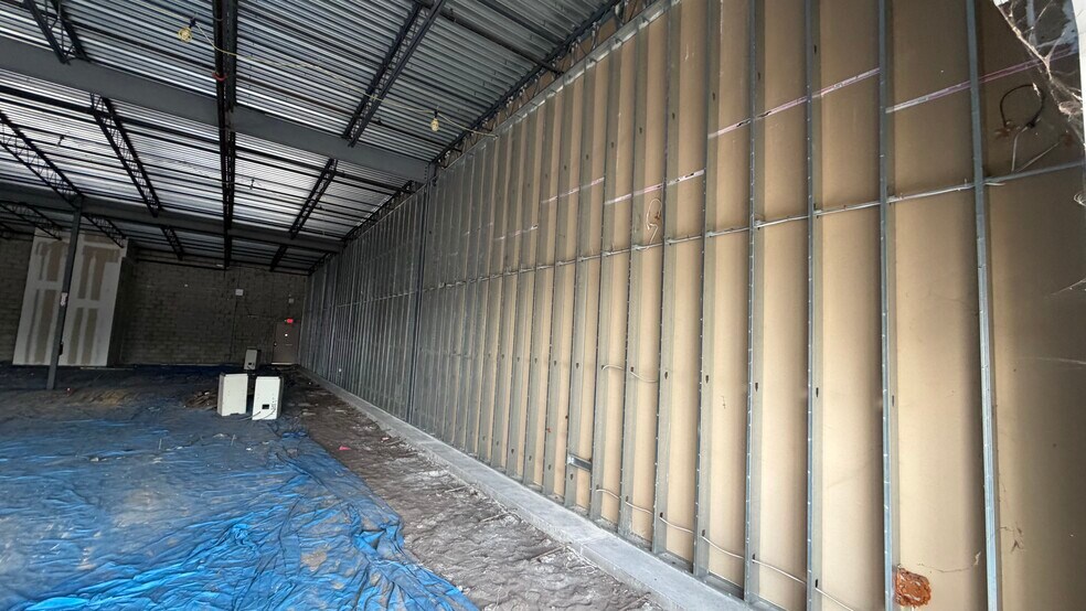More Photos Of 12187-12299 E Colonial Dr, Orlando Storefront For Lease
