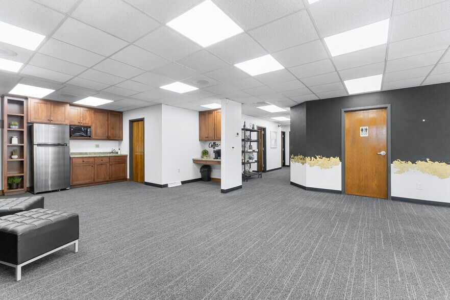 More Photos Of 277 N 9th St, De Pere Medical For Lease