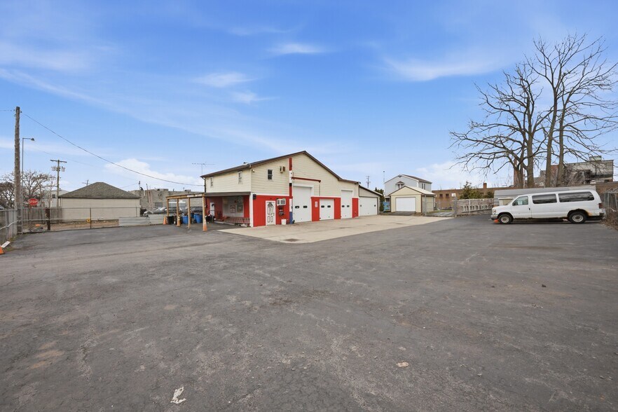 More Photos Of 2910 Louisiana Ave, Niagara Falls General Retail For Lease