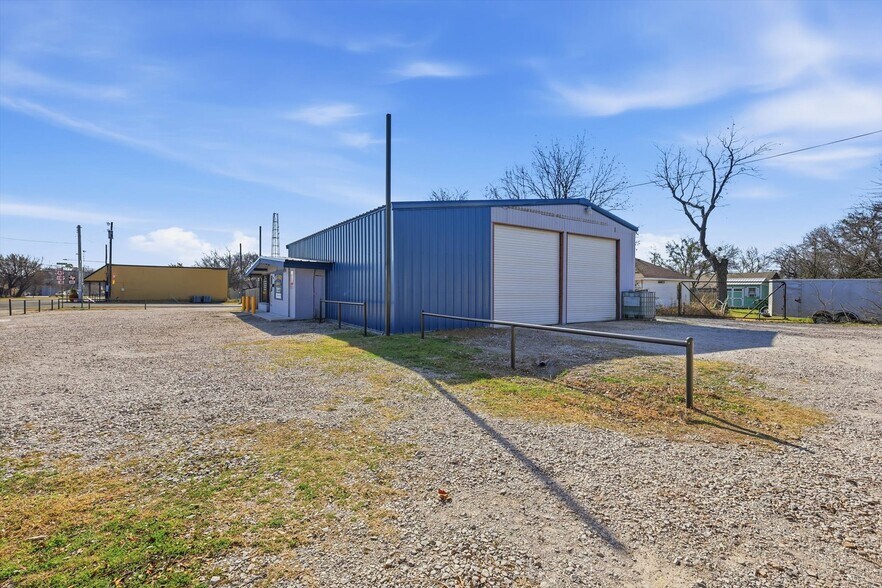 More Photos Of 103 W Franklin St, Alvord General Retail For Sale