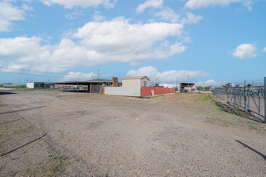 More Photos Of 1405 Garden City Hwy, Midland Office Residential For Sale