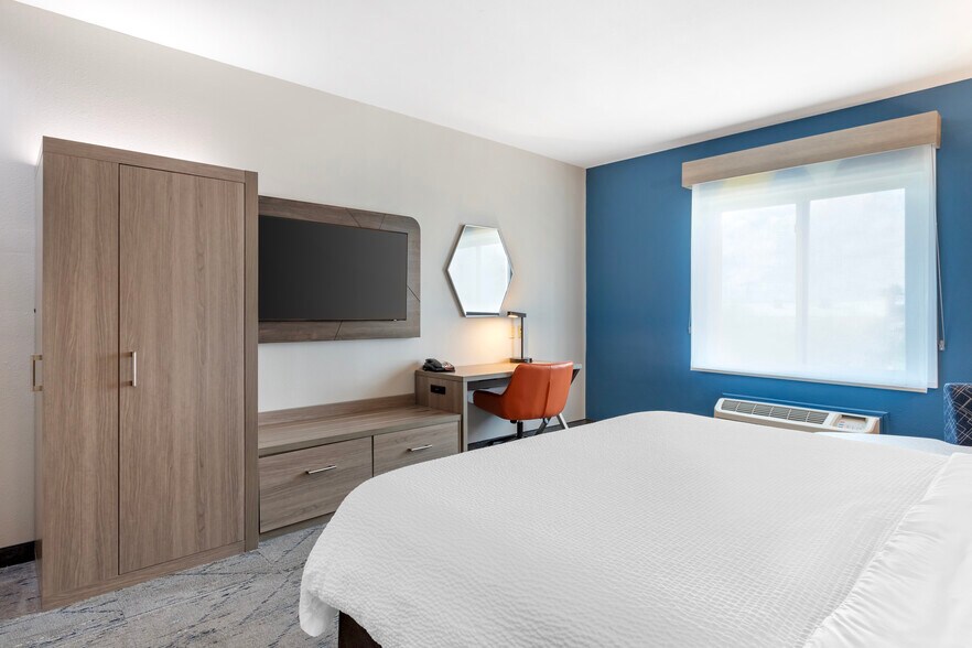 More Photos Of 2965 E Main St, Alice Hotel For Sale