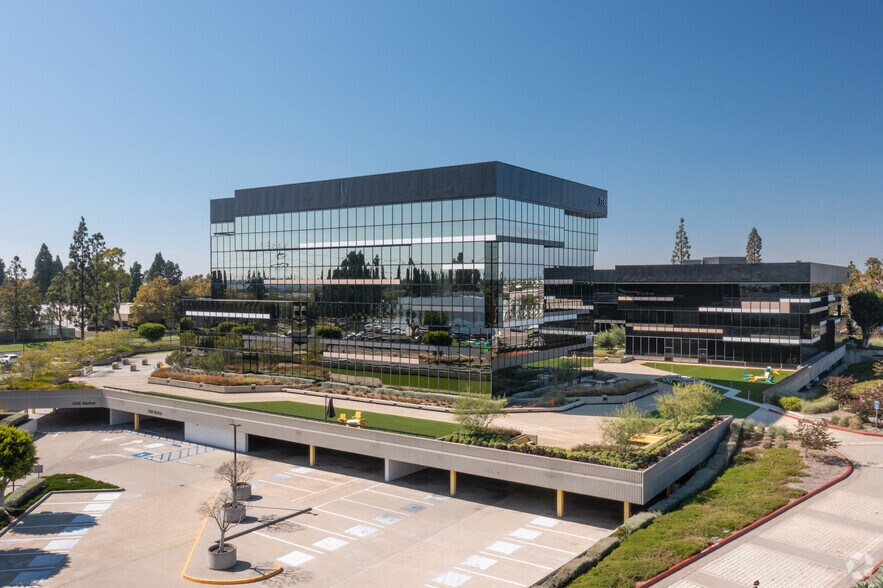 More Photos Of 3100 S Harbor Blvd, Santa Ana Office For Sale