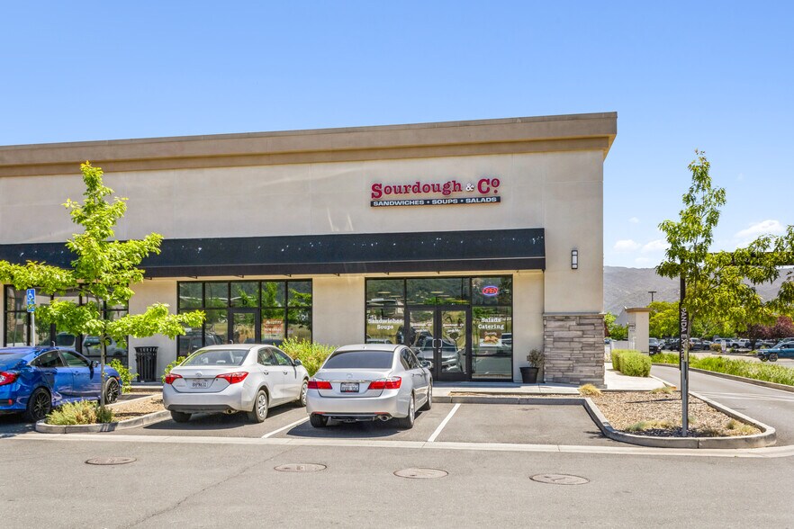 More Photos Of 1236 Airport Park Blvd, Ukiah Storefront For Lease