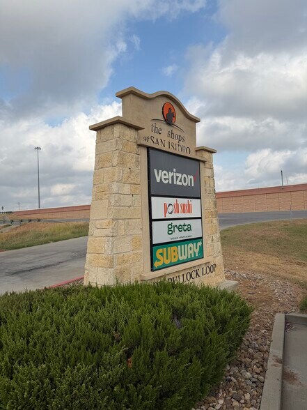 More Photos Of 2517 NE Bob Bullock Loop, Laredo Storefront For Lease